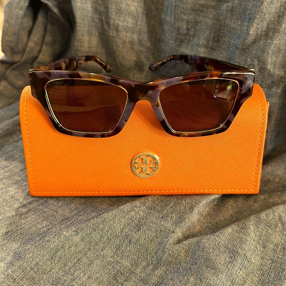 Tory Burch Sunglasses with case (never worn)